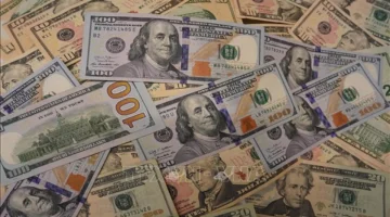 الدولار الأمريكي يبلغ أعلى مستويات له في السوق خلال 3 أشهر